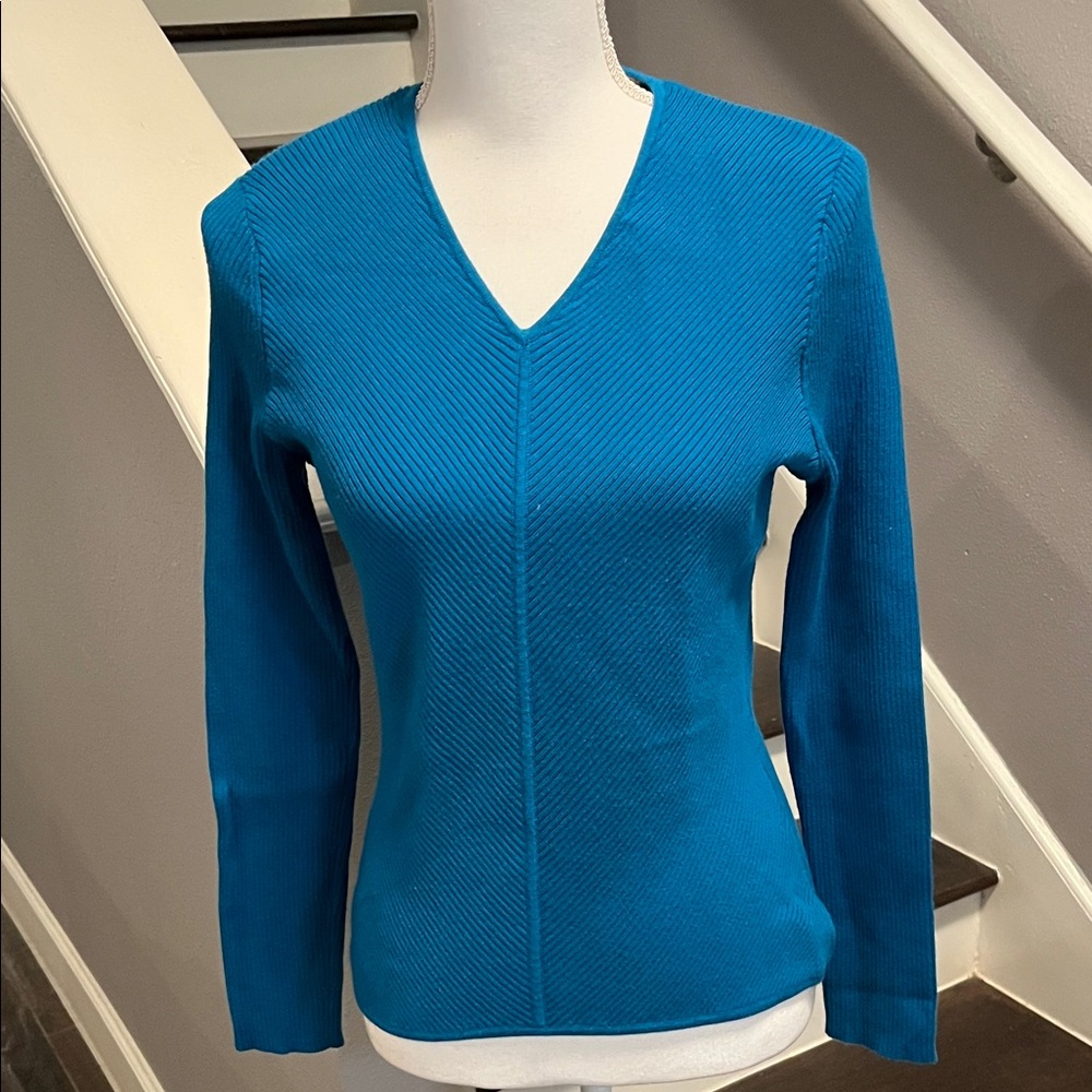I.E. Relaxed Turquoise Blue V-Neck Women's Sweater. Ribbed Knit like new Sz. M